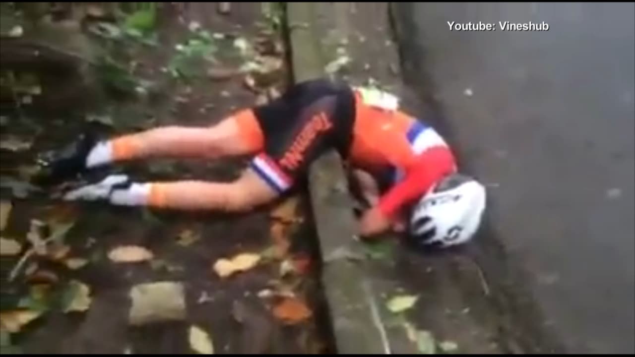Holandesa sufre escalofriante caída a 10 km de conseguir el oro en el ciclismo de ruta