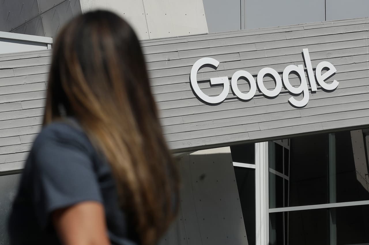 Acusan a Google de pagar menos a mujeres y ahora enfrenta compensación millonaria