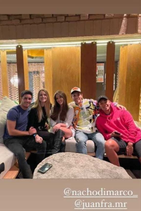 Según indicó el actor, Moll era su 'polola', que según el Diccionario de la Real Academia Española significa: "Persona que mantiene con otra una relación afectiva menos formal que el noviazgo". 
<br>