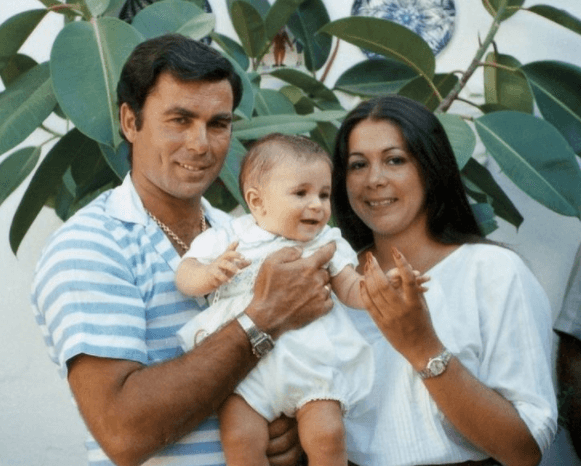 Francisco José Rivera Pantoja es hijo de la cantante española Isabel Pantoja y el torero Francisco Rivera.