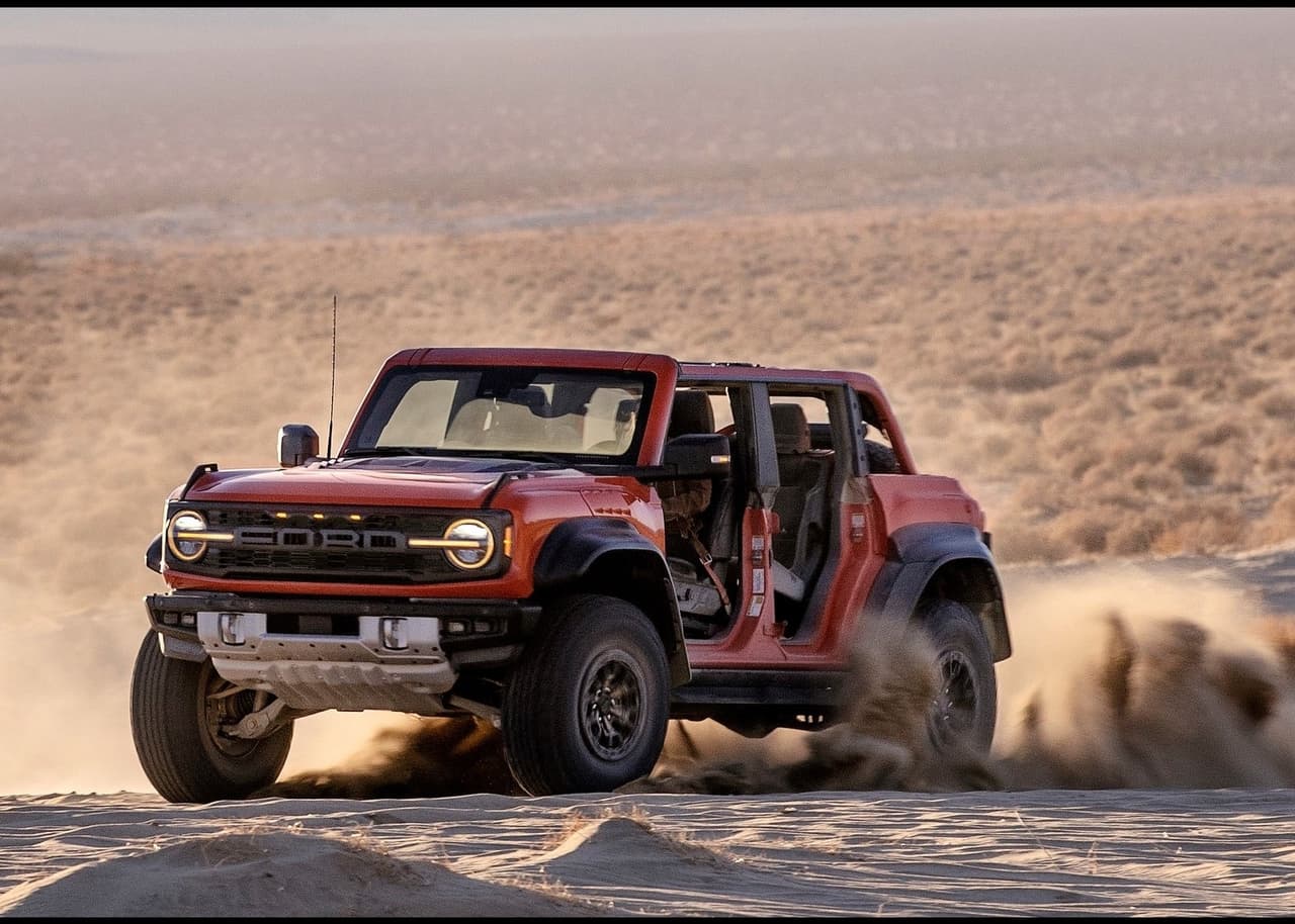 Ford recientemente presentó a la nueva integrante en su familia de SUVs: la Ford Bronco Raptor 2022.