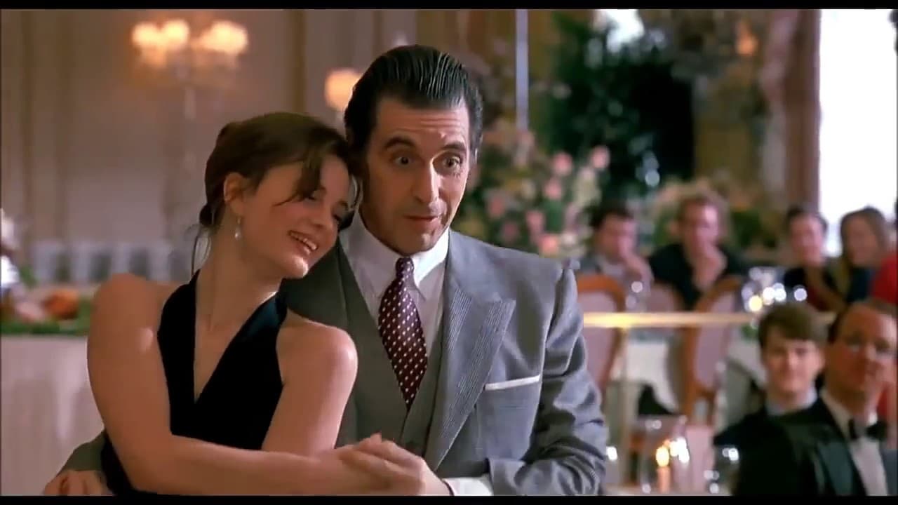 En 1992 se estrenó otro de sus grandes éxitos,'Perfume de mujer'. Aquí se hace pasar por un hombre ciego y su actuación fue tan bien lograda gracias a que Pacino se comprometió a recibir ayuda de una escuela para ciegos en su preparación.