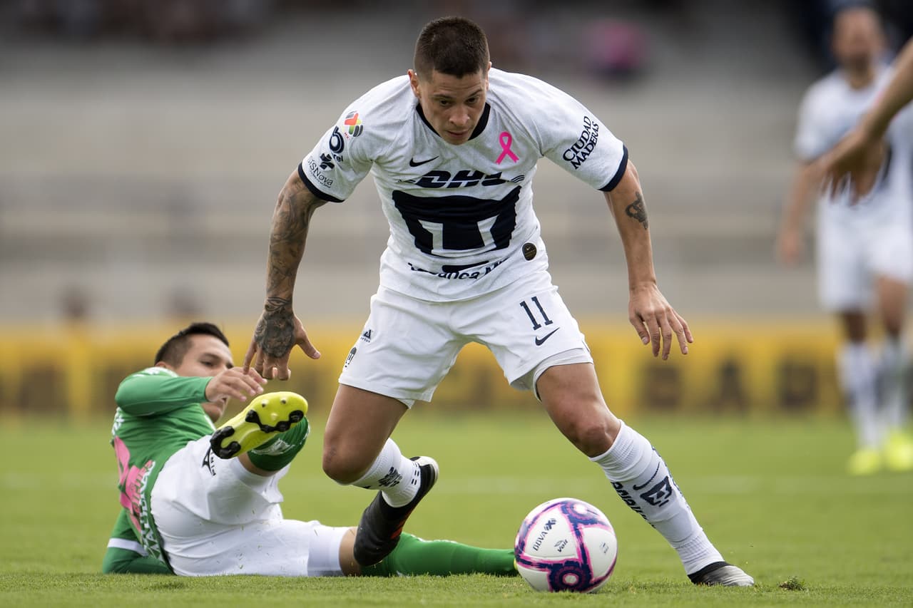 Pumas 1-2 León. Con goles de Macías y Tesillo, para La Fiera; por los locales descontó Carlos González.