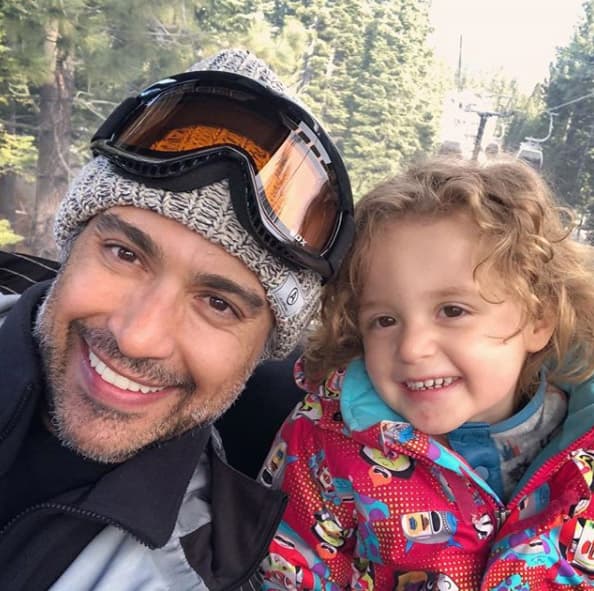 El actor y su esposa están entregados a la paternidad así que solamente en ocasiones especiales se apoyan con una nana.