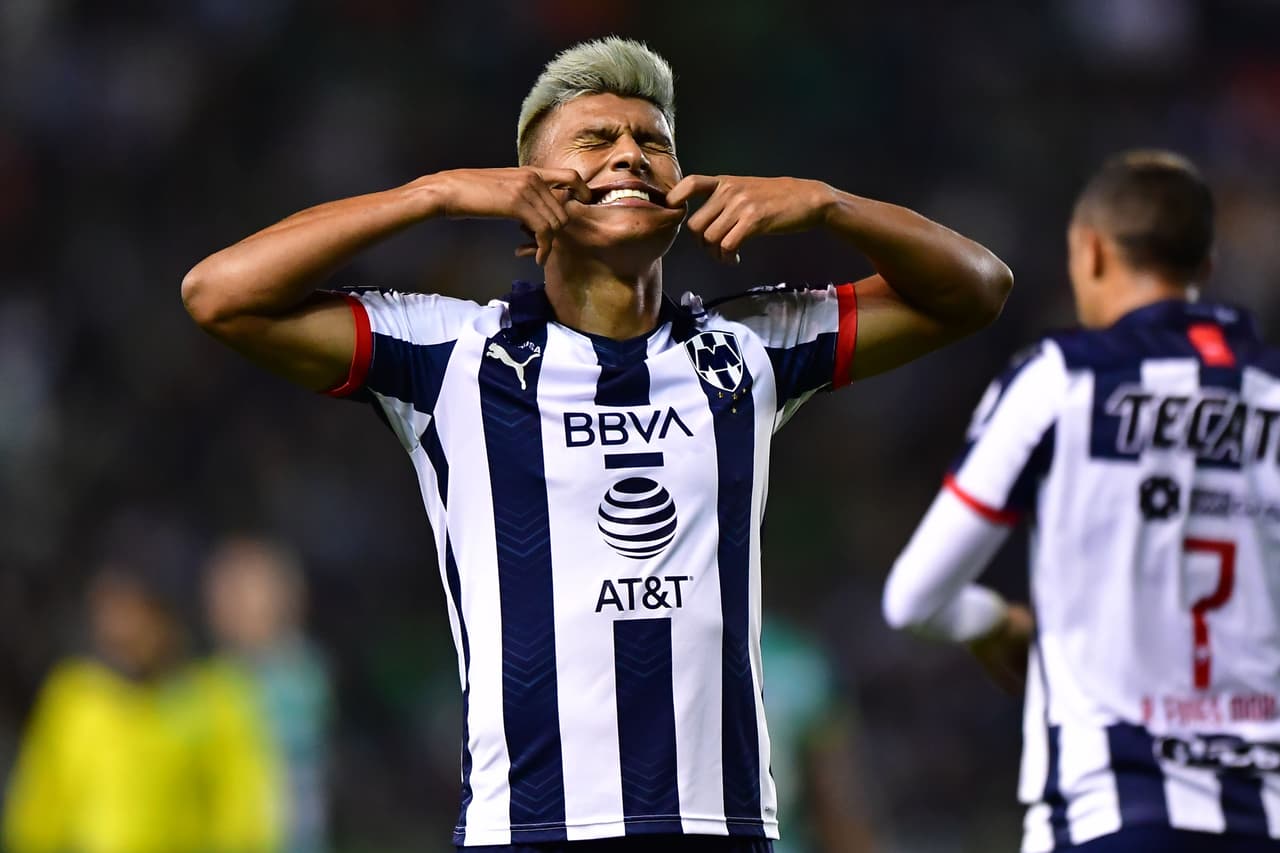 Luis Montes se lució con doblete en la goleada de 3-1 sobre el campeón Monterrey que alaga su racha a cinco jornadas sin triunfo.