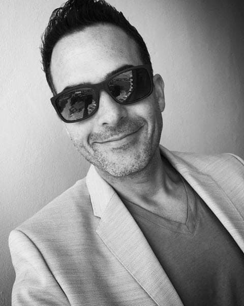 Nos referimos a Carlos Calderón, quien ya estuvo a unos pasos del altar cuando se comprometió en Venecia en el año 2016 con la que era su novia, pero su relación no prosperó y le regresaron el anillo.