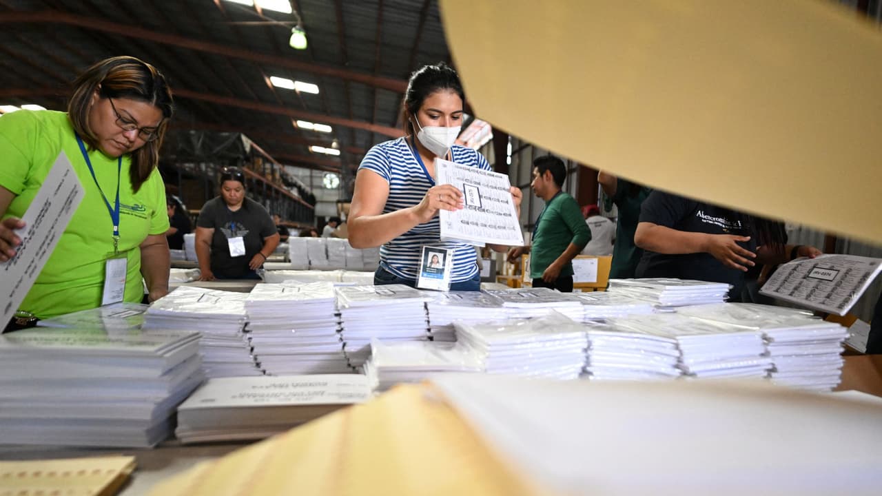 ¿Eres de El Salvador? Así puedes votar en las elecciones presidenciales 2024 si vives en Los Ángeles