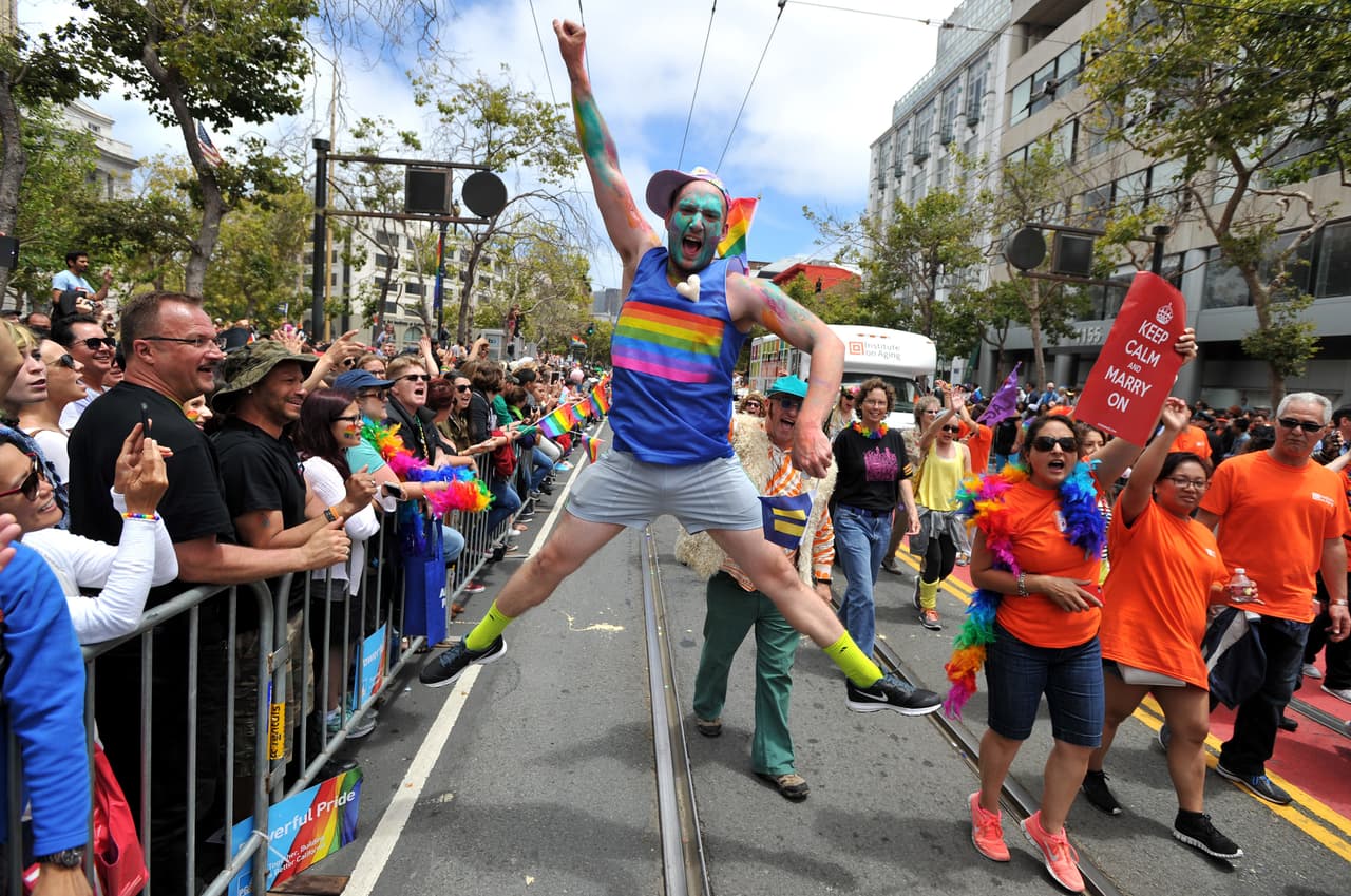 Cientos salieron a las calles de San Francisco para celebrar el Orgullo Gay.