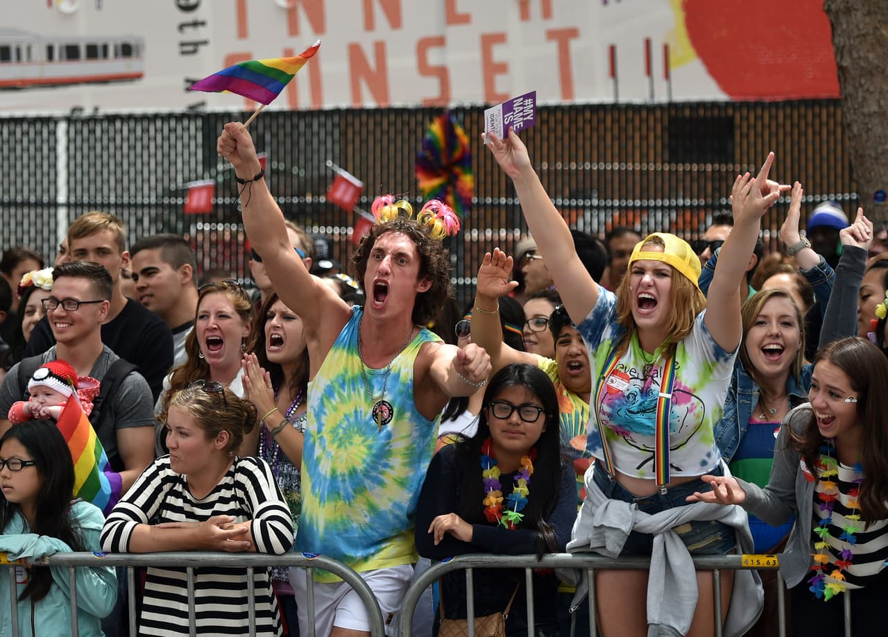 Cientos salieron a las calles de San Francisco para celebrar el Orgullo Gay.