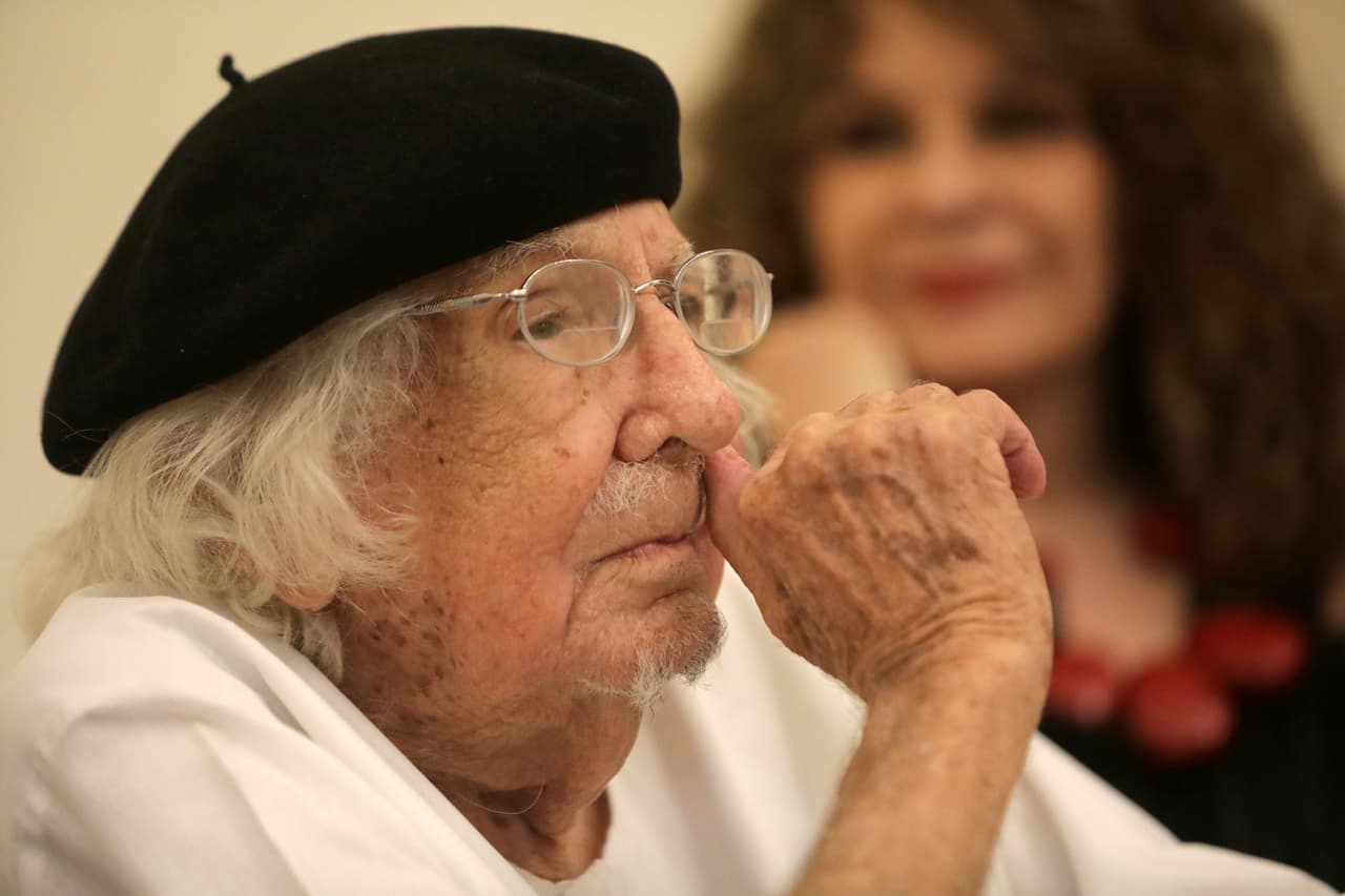 <b>Ernesto Cardenal, 95 años.</b> Poeta y clérigo católico que se convirtió en símbolo del verso revolucionario en Nicaragua y en toda América Latina. Su sacerdocio fue suspendido por San Juan Pablo II. Falleció el 1 de marzo.