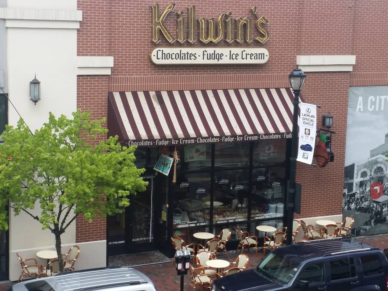 <b><a href="https://www.kilwins.com/stores/kilwins-atlanta-atlantic-station">Número 7: Kilwin's (1380 Atlantic Dr NW Ste 14160, Atlanta)</a></b>. Kilwins Atlantic Station ofrece chocolates y helados. Todos los días se preparan a mano nuestro Fudge, Caramel Apples, Chocolates y Corns & Brittles, entre otros.