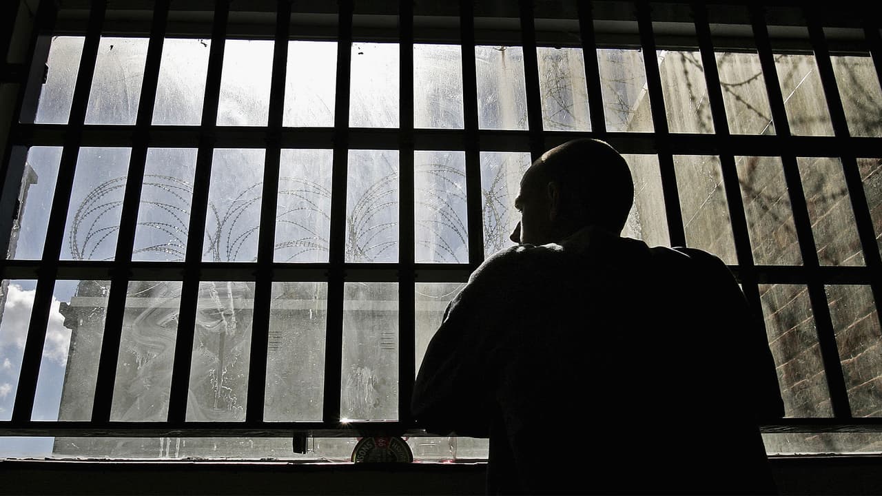 Sentencian a hombre por tener pornografía infantil de una menor que conoció por Roblox y Facebook