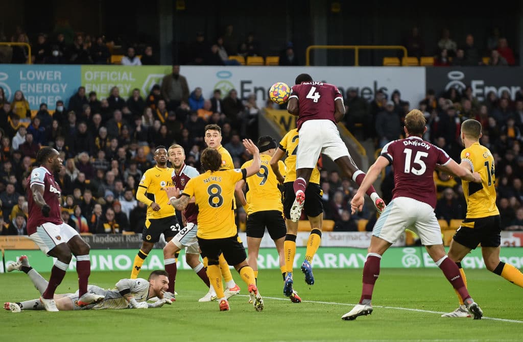 El lobo mexicano volvió a tener gol con los Wolves y los locales vencen 1-0 al West Ham United.