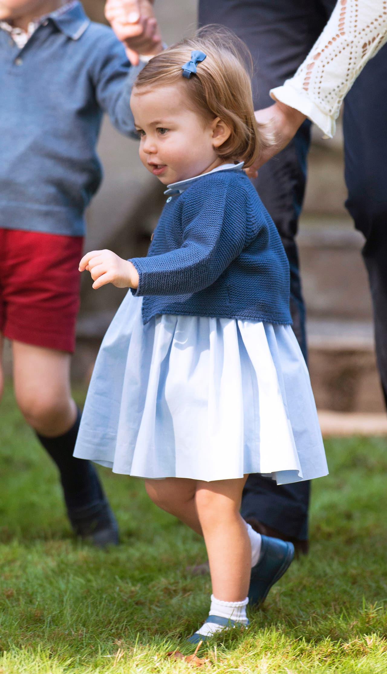 Como estas, durante una fiesta organizada para las familias de los militares, en donde Charlotte fue el centro de las miradas.