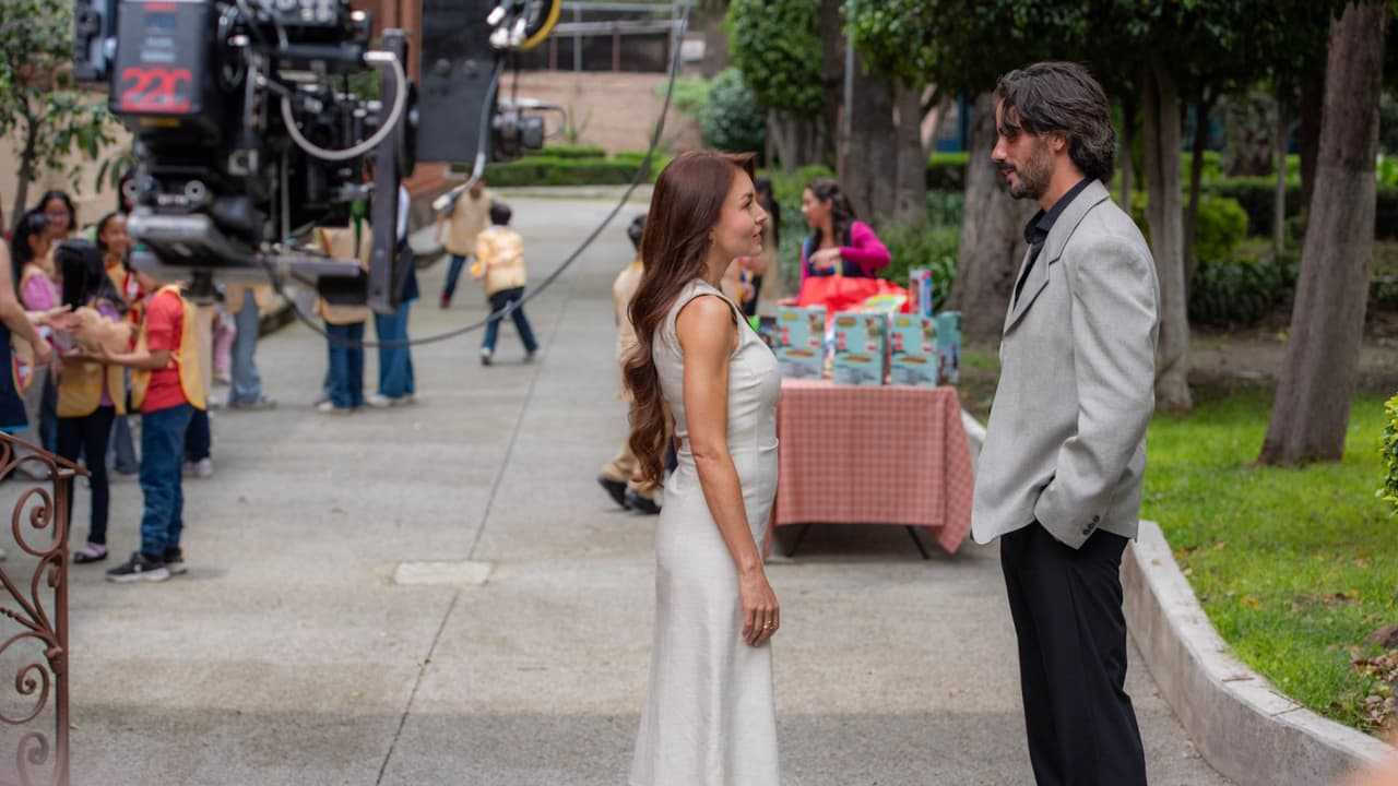 Doménica Montero conoce a Max y así se grabó esta escena de telenovela