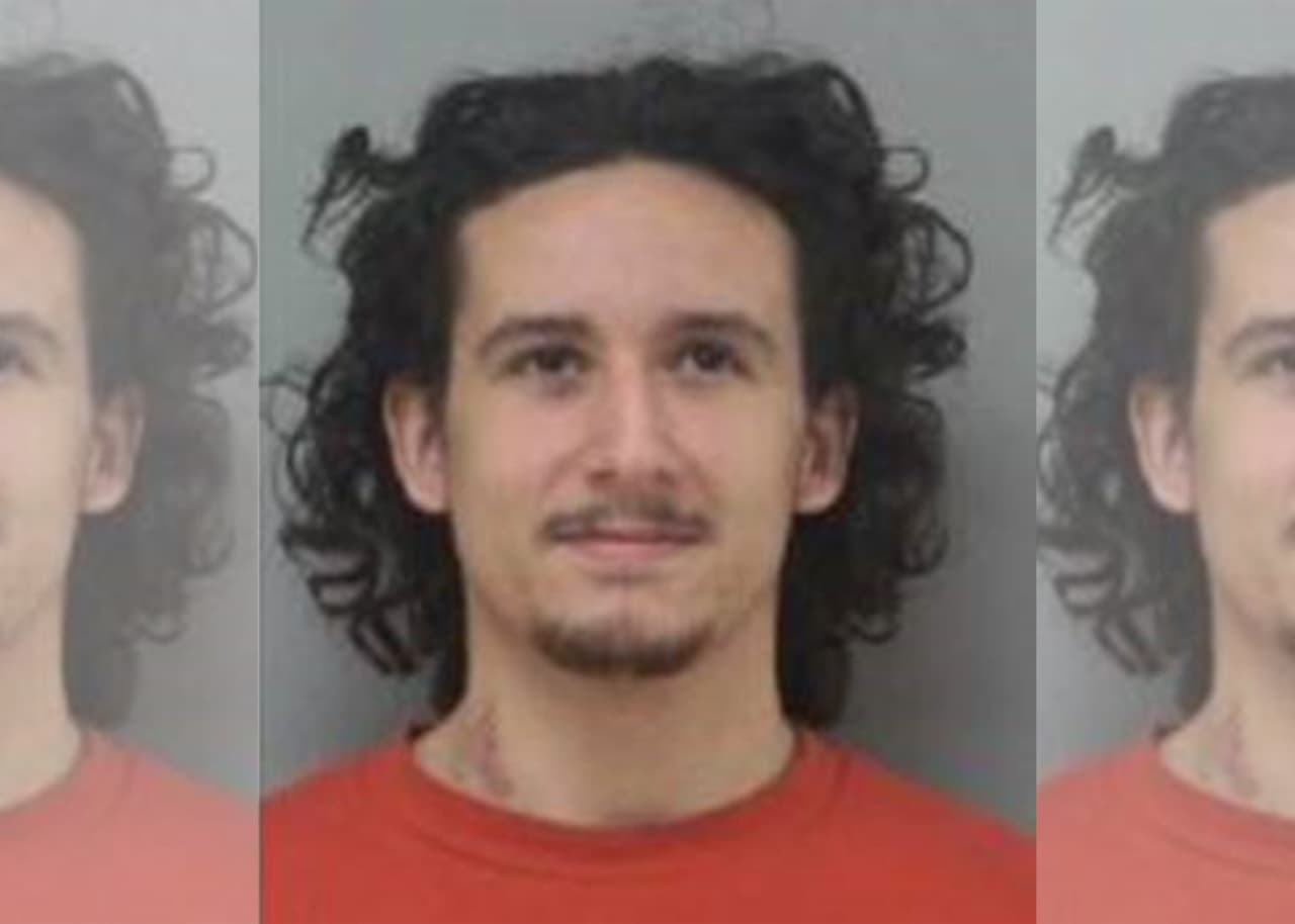 Arrestan a sospechoso del asesinato de hispano baleado fuera de su casa en Madera