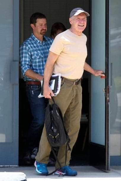 Los aviones pintan una sonrisa en su rostro.