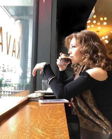 "Fue muy fuerte, muy increíble, porque ella se había ido dos días antes para verme, para la boda de mi hermana Ernestina y regresar para estar conmigo en mi parto y pues, ya no regresó...", declaró la esposa de Tommy Mottola.