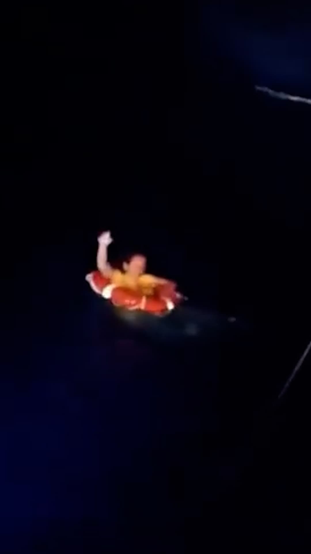 Rescatan con vida a salvadoreña que cayó al mar desde un crucero cerca de Grecia