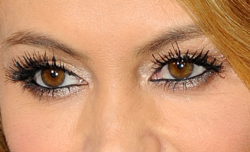 La mirada matadora sí que distingue a esta cantante, que tiene unos ojitos bellísimos....