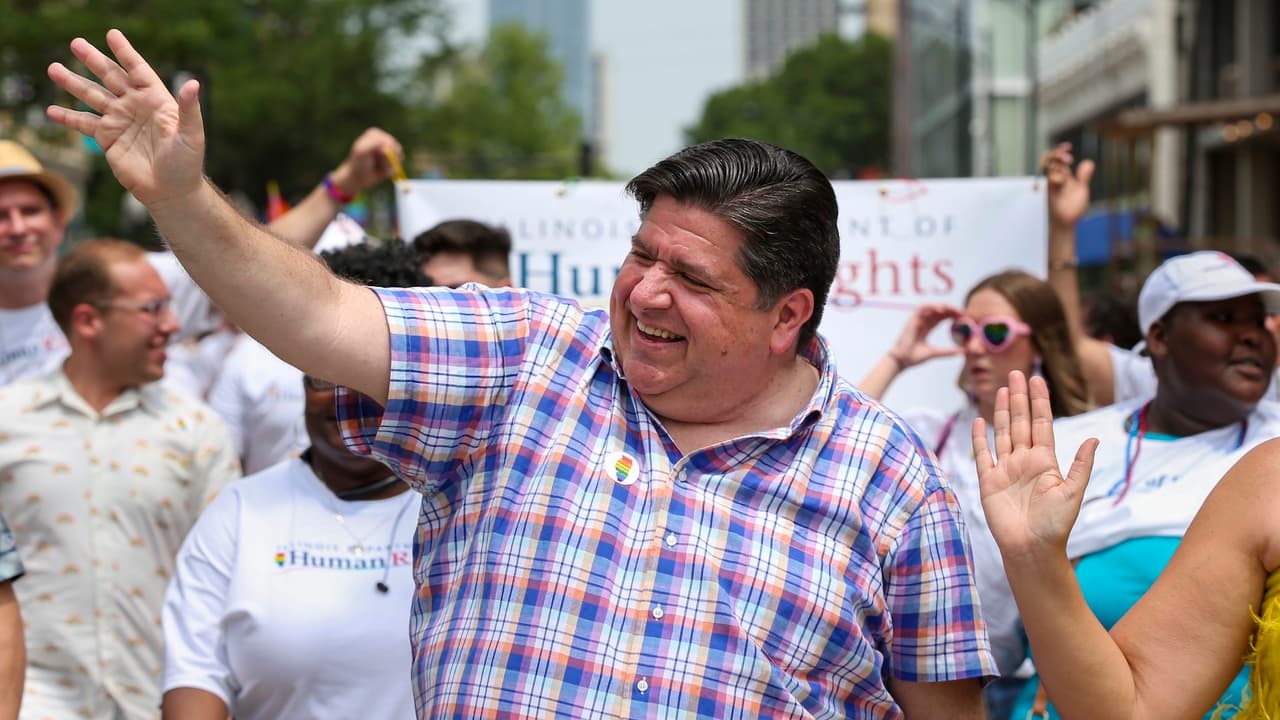 Figuras públicas como JB Pritzker estuvieron en la marcha celebrando.