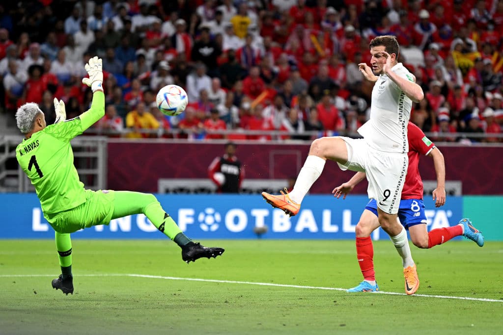 Costa Rica se convirtió este martes en el último clasificado al Mundial de Catar 2022 al vencer por 1-0 a Nueva Zelanda con un gol de Joel Campbell en el minuto 3 y estará en el Grupo D con España, Alemania y Japón.