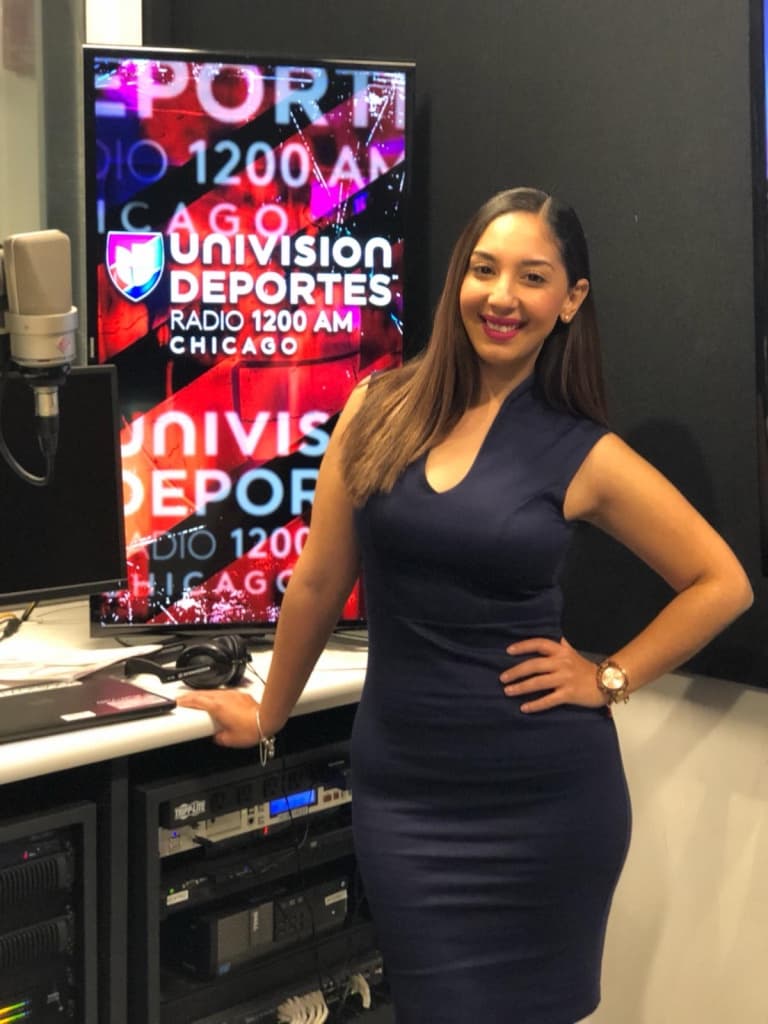 Y no podía faltar en la cabina de 
<b>Univisión Deportes Radio, Chicago 1200 AM</b>.