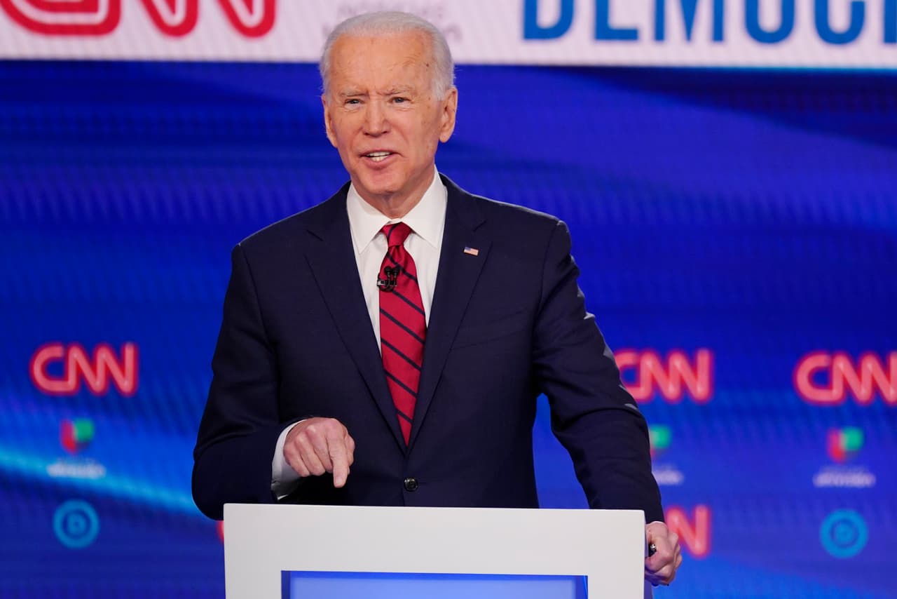 Por primera vez en 10 debates hablaron largo de inmigración. Joe Biden dijo que el futuro del país depende de que la comunidad latina se integre de manera plena a la sociedad estadounidense, ya que 24 de cada 100 estudiantes actualmente son latinos.
<br>