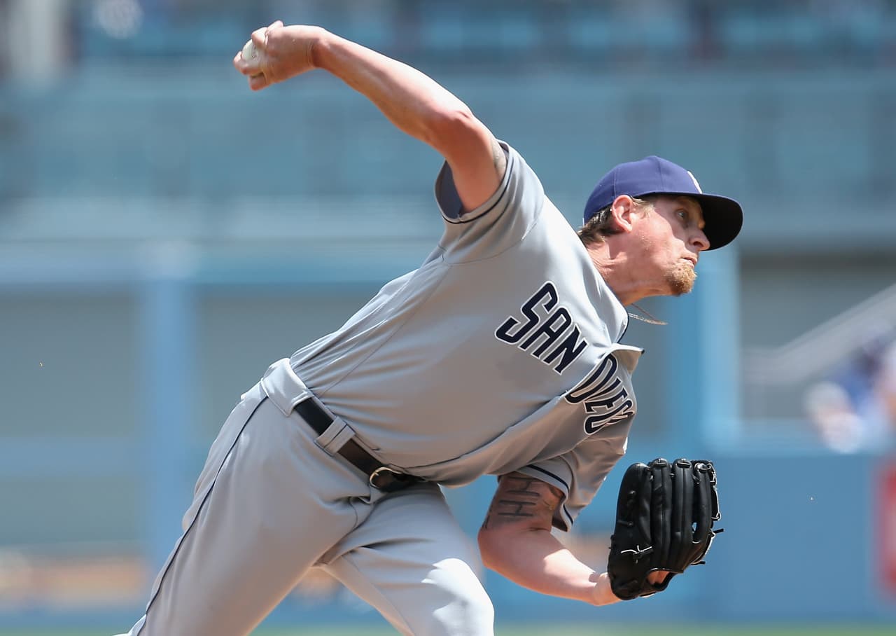 SD 2 – 10 LAD: Jered Weaver perdió en su debut de la temporada. En 5 entradas permitió 4 carreras limpias y sólo ponchó a 2 rivales.