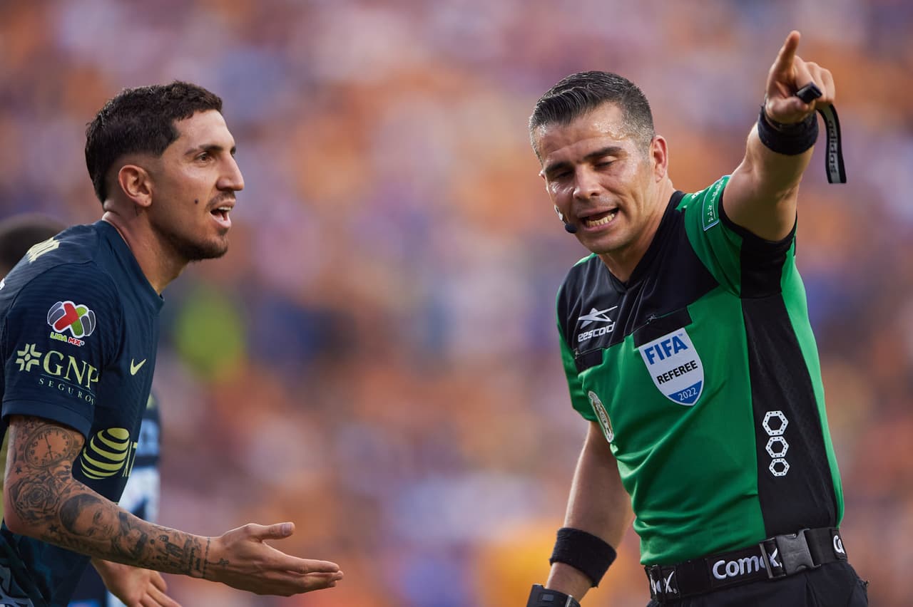 El árbitro Hernández anuló el segundo gol de las Águilas.
<br>