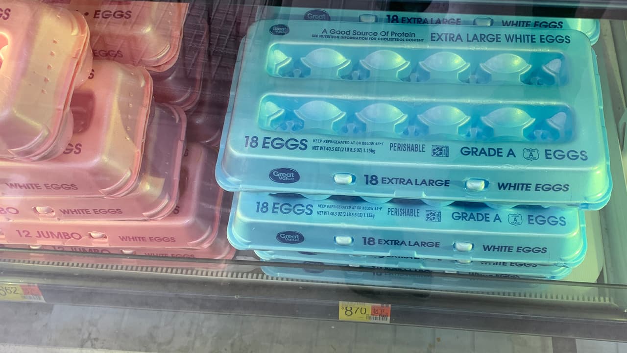 Apenas el año pasado el precio nacional promedio de una docena de huevos era de $1.72 y en Texas el más barato hoy en día está por arriba de los $4.00.