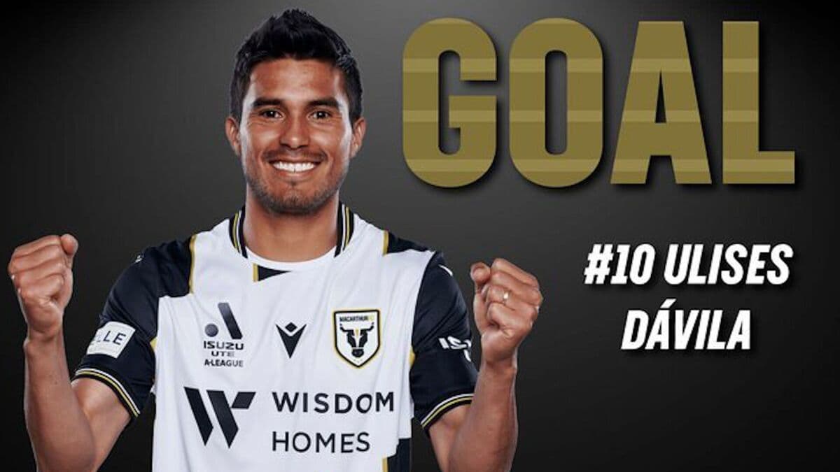 Ulises Dávila recibió la bota de oro en el futbol de Australia