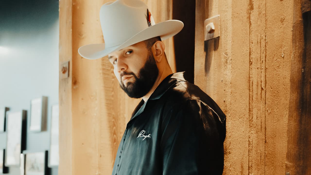 Carin León actuará en la edición 24 del Latin GRAMMY