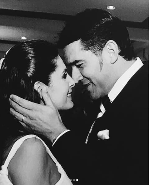 “Hoy celebro un año más a tu lado de amor, creciendo día a día nada me ha hecho crecer tanto como tú, mi espejo, mi complemento. Gracias por todo moliyo de mi corazón. ¡TE AMO!”, escribió la actriz en su cuenta de Instagram.