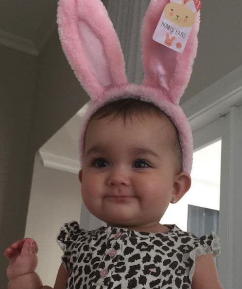 'La conejita más chula' dice el post en el que Bárbara Bermudo comparte esta super cute foto de su hija con las orejas del Conejo de Pascuas