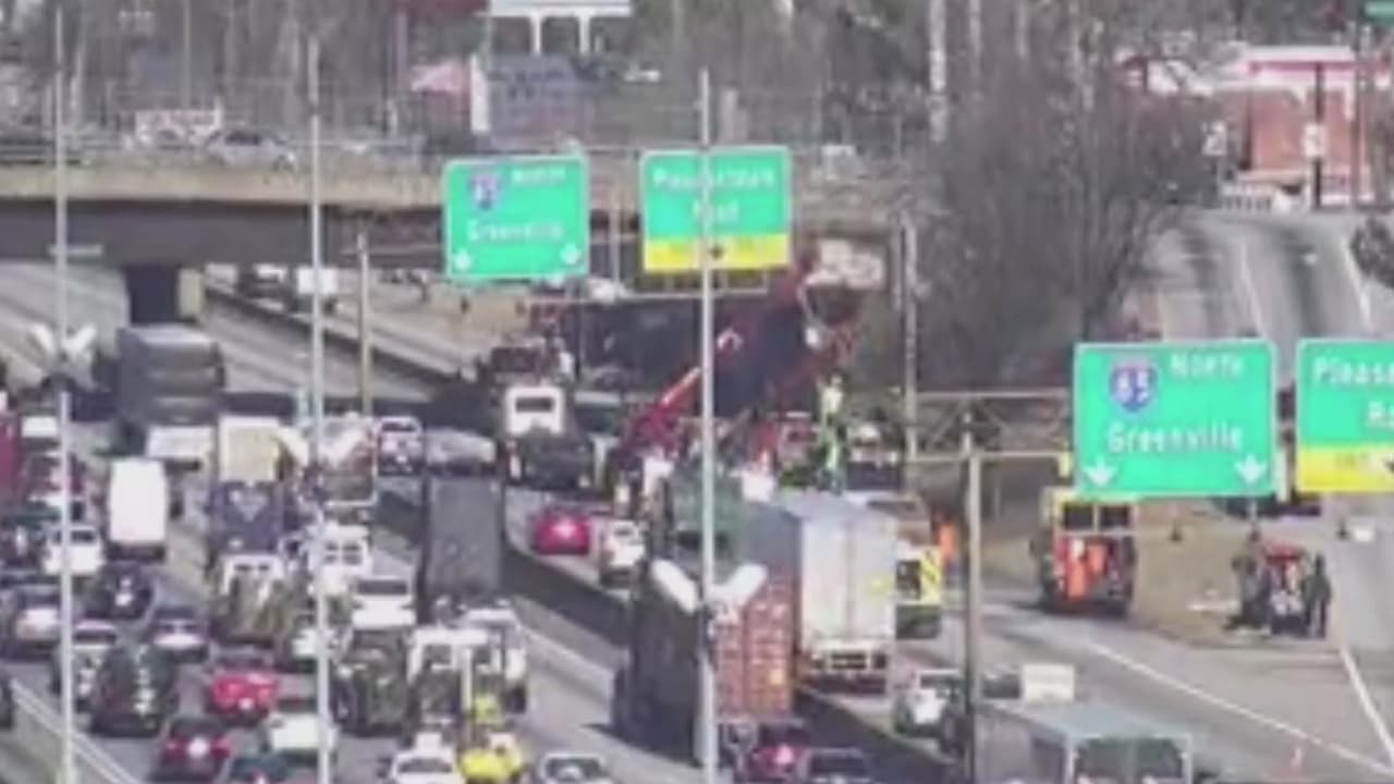 Incendio en un transporte provoca cierre en la carretera I-85