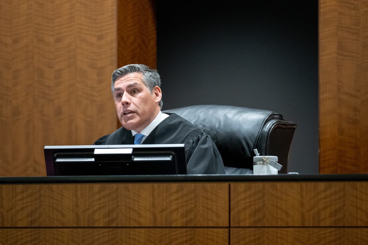 El juez Tony Graf, del Tribunal del Cuarto Distrito, preside una audiencia para Tyler Robinson —acusado del tiroteo mortal de Charlie Kirk— en el Tribunal del Cuarto Distrito en Provo, Utah, el viernes 17 de abril de 2026. (Trent Nelson / The Salt Lake Tribune vía AP, Pool)