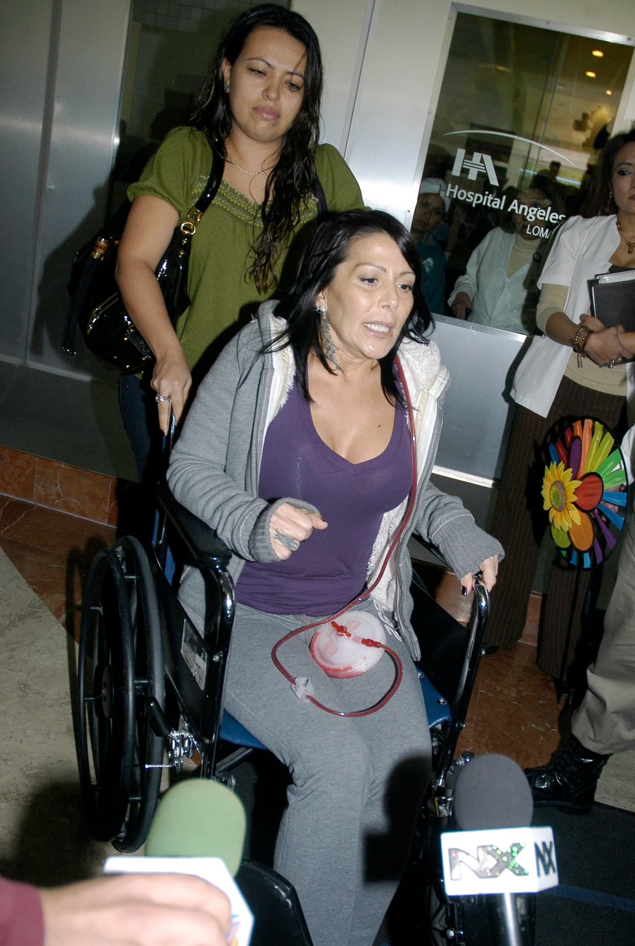 La llamada ‘Reina de corazones’ sorprendió al anunciar que hace apenas unos días 
<b>ella también estuvo internada</b>, debido a que entró al quirófano nuevamente.