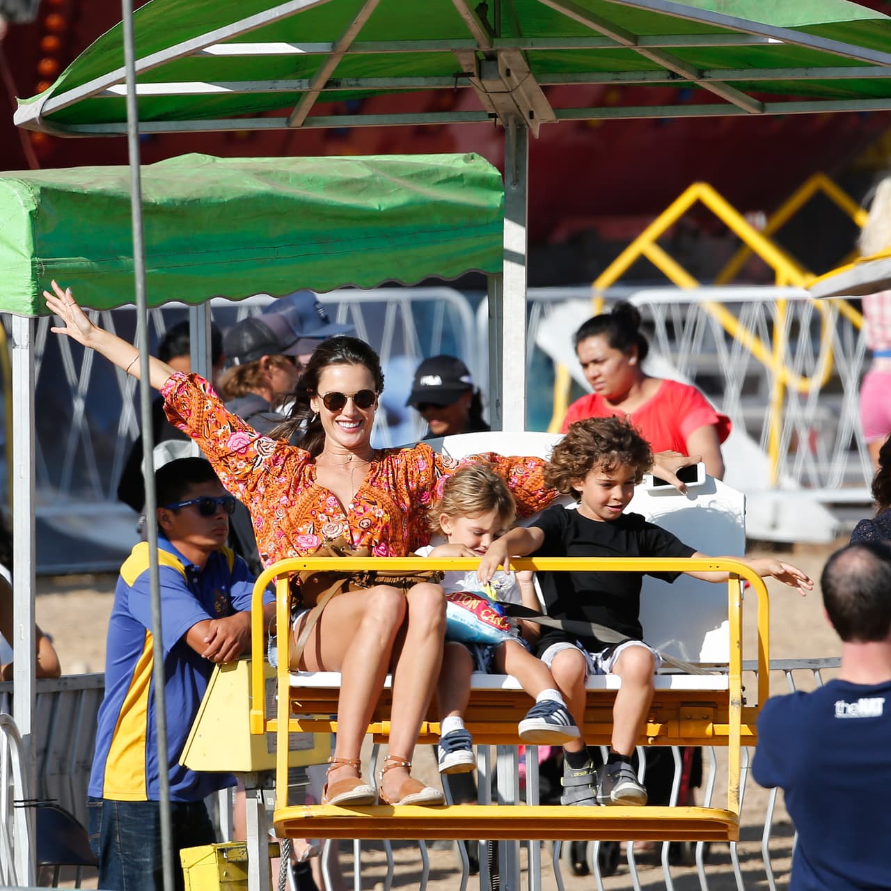 Alessandra y su hijo Noah se llevan increíble.