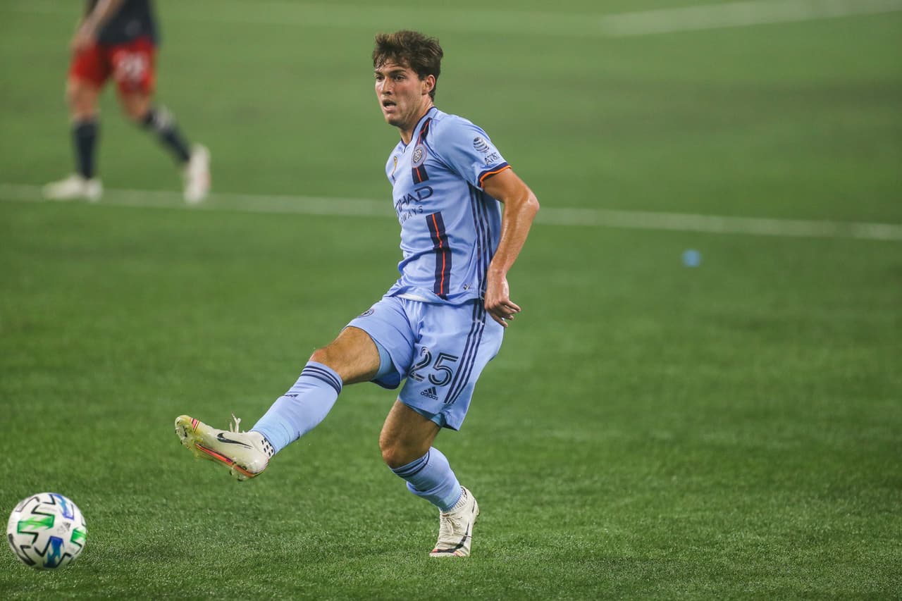 Su transferencia estaba definida desde mucho tiempo atrás. El lateral de New York City FC ya es jugador del Borussia Mönchengladbach en la Bundesliga.
<br>