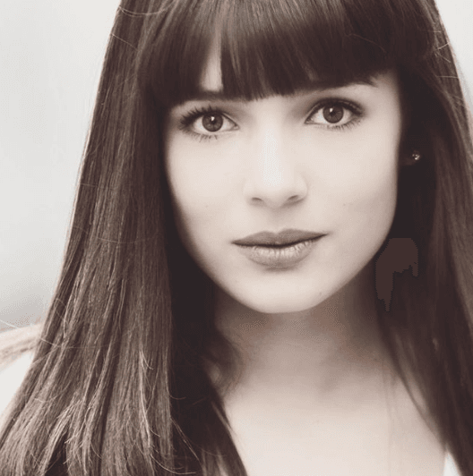 Hasta los 19 años, Vanessa decidió darle un giro a su vida al dejar su lugar de origen para vivir en México en busca de sus sueños. 
<br>