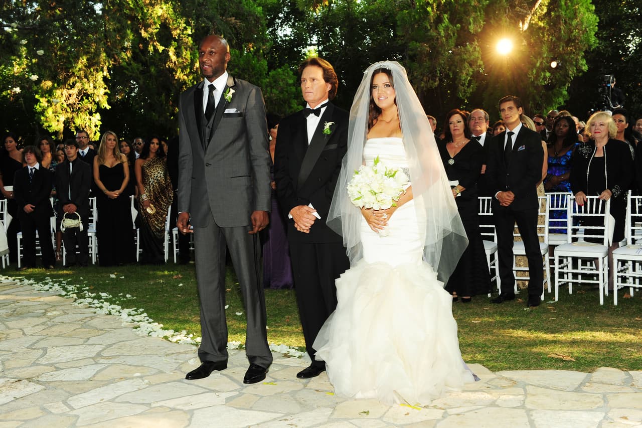 Así lució la pareja camino al altar. Bruce Jenner fue el encargado de entregar a Khloé.