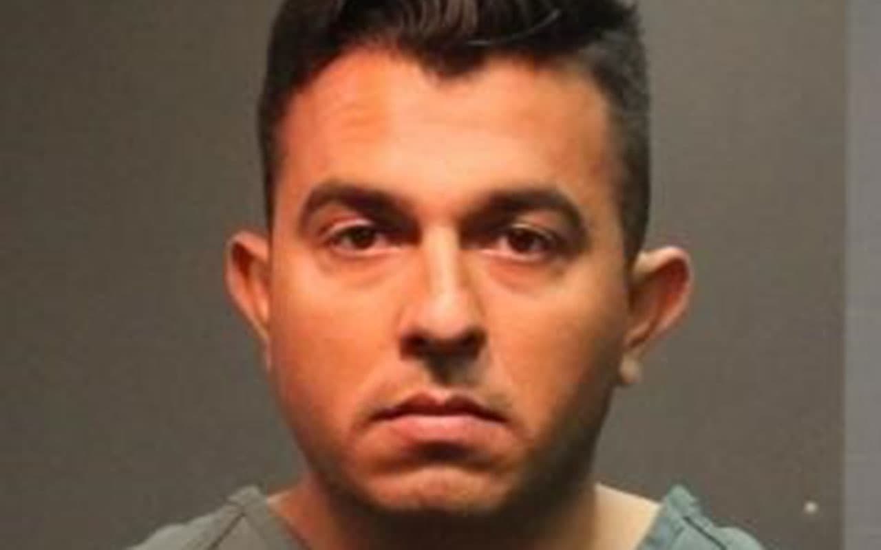 Arrestan a entrenador de voleibol de preparatoria en Santa Ana por tener relaciones sexuales con estudiantes