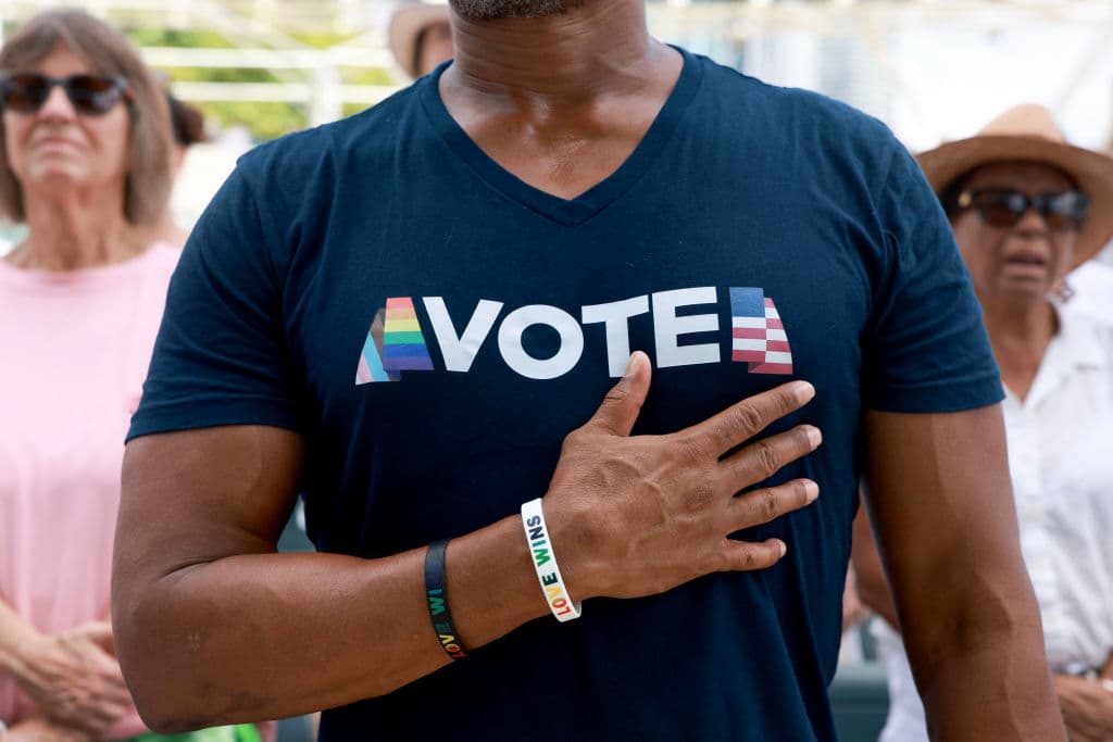 Hombres que favorecen 
<b>el derecho de la mujer a elegir si quiere tener un hijo o no</b> también expresaron su apoyo durante la manifestación en Miami. La Enmienda 4 necesita el respaldo de 60% o más del electorado del estado de Florida durante las 
<b><a href="https://www.univision.com/local/miami-wltv/que-esta-en-juego-en-las-elecciones-generales-el-5-de-noviembre-de-2024-video" target="_blank">elecciones del próximo 5 de noviembre</a></b>.