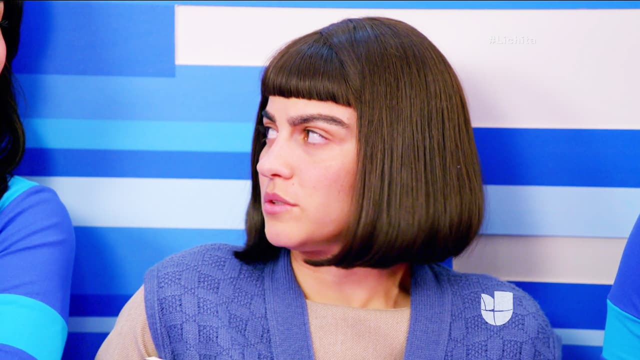 ¡Ahhh! Y por supuesto, tienes que decirle que Dafne está en tu casa.