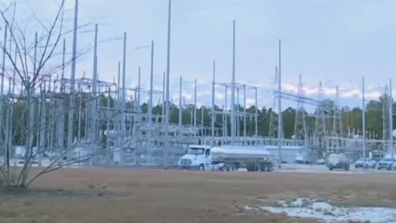 Regresan estudiantes a clases en el condado de Moore, tras el apagón masivo