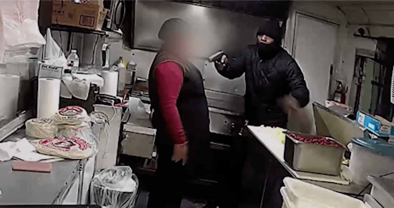 Captan en video robo a mano armada en un camión de tacos del este de Austin