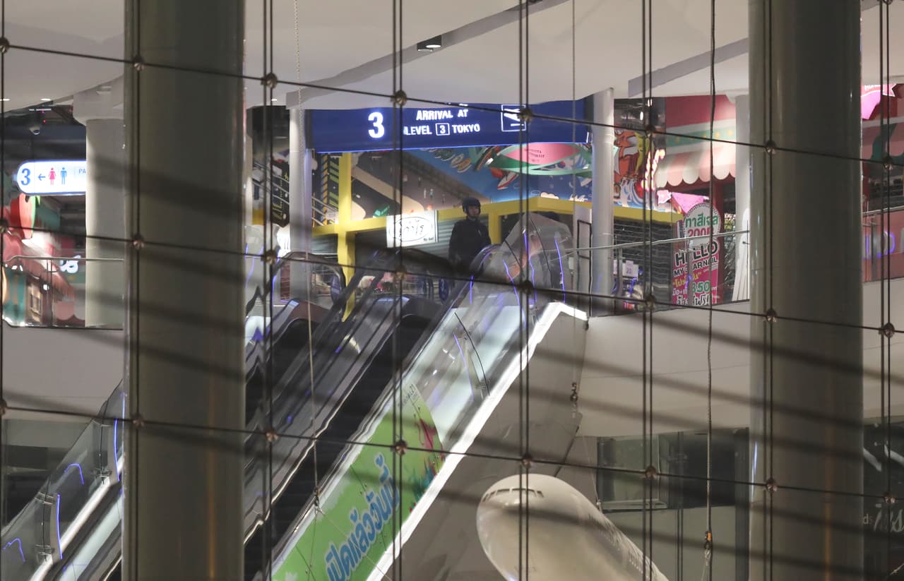 El popular centro comercial Terminal 21 Korat está diseñado para simular un aeropuerto, con pisos inspirados en las grandes ciudades del mundo.