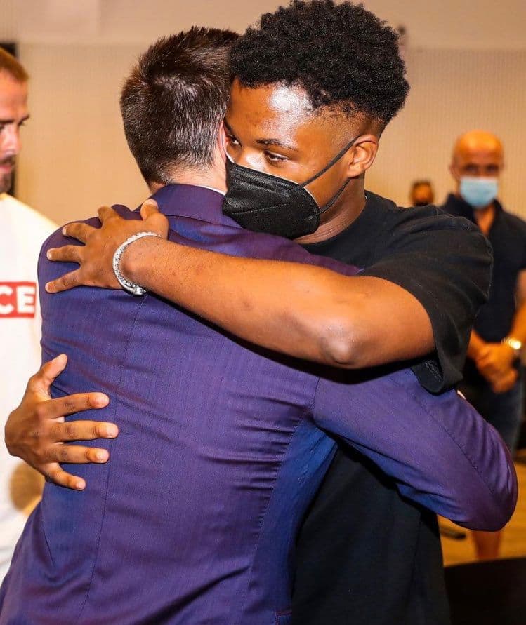 ADIÓS DE MESSI - Con todos sus 35 trofeos ganadores y entre lágrimas, Lionel Messi cerró una etapa de más de 20 años en el FC Barcelona, donde habló de su posible futuro con el PSG y sus mejores momentos en el club.