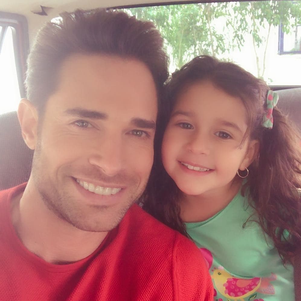 <b><a href="http://www.univision.com/temas/sebastian-rulli">Sebastián</a></b> y 
<b>Regina</b> han hecho muy buena mancuerna actoral, así lo hemos visto en las redes sociales del argentino, quien aprovecha cualquier oportunidad para compartir con sus seguidores lo bien que la pasa junto a la pequeña.